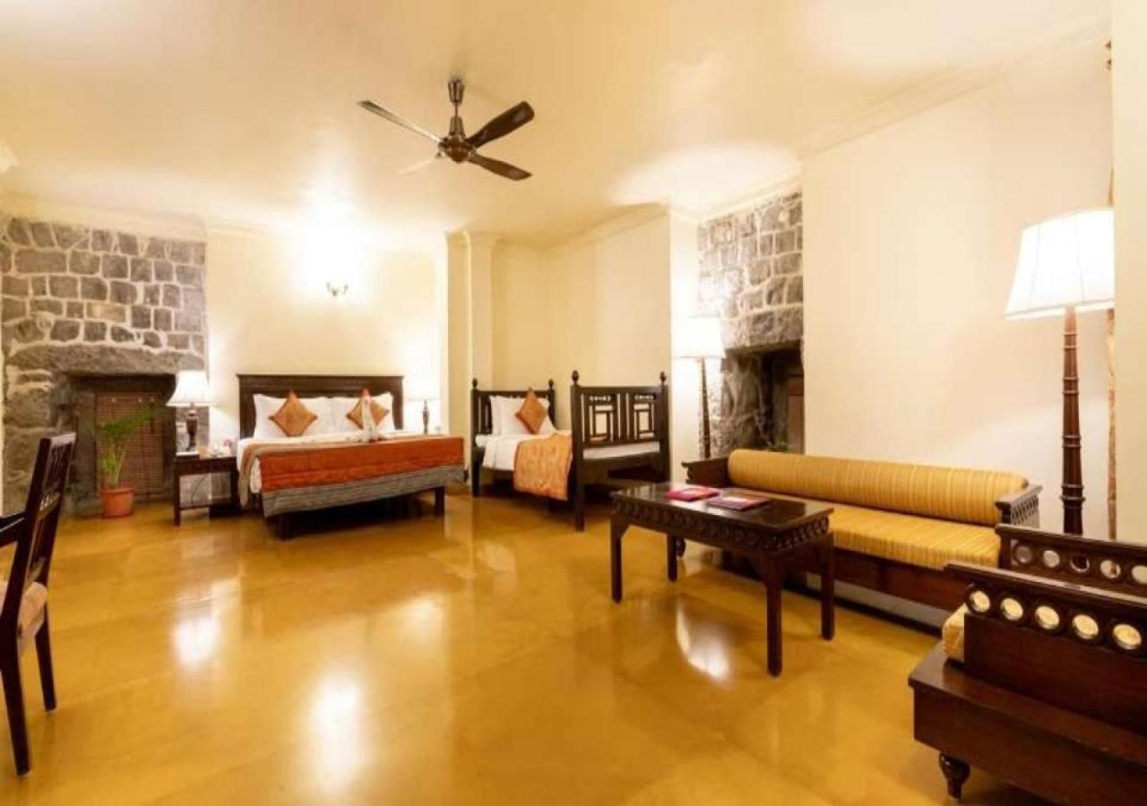 Fort Jadhavgadh -A Gadh Heritage Hotel Sasvad Eksteriør bilde