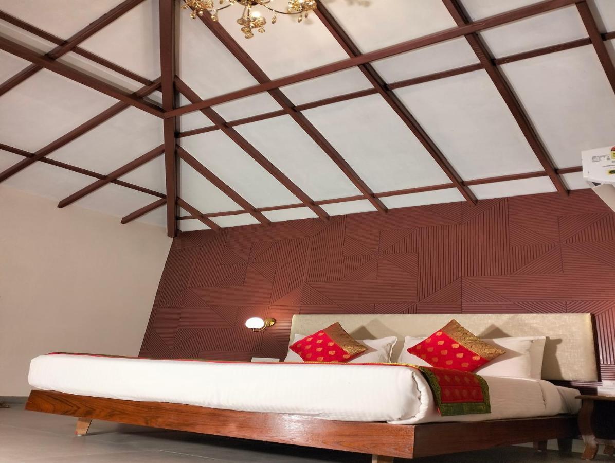 Fort Jadhavgadh -A Gadh Heritage Hotel Sasvad Eksteriør bilde