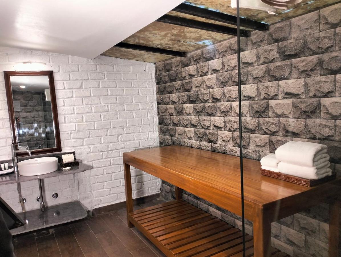 Fort Jadhavgadh -A Gadh Heritage Hotel Sasvad Eksteriør bilde
