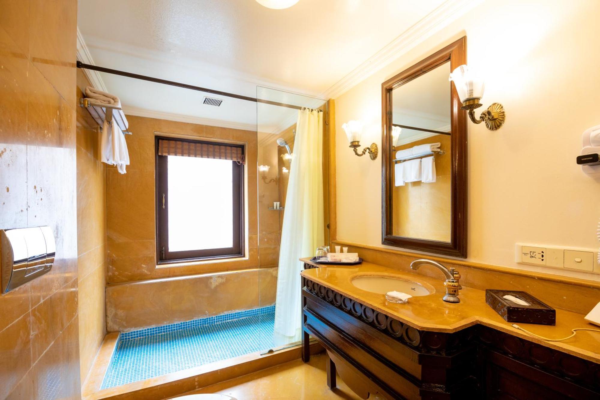Fort Jadhavgadh -A Gadh Heritage Hotel Sasvad Eksteriør bilde