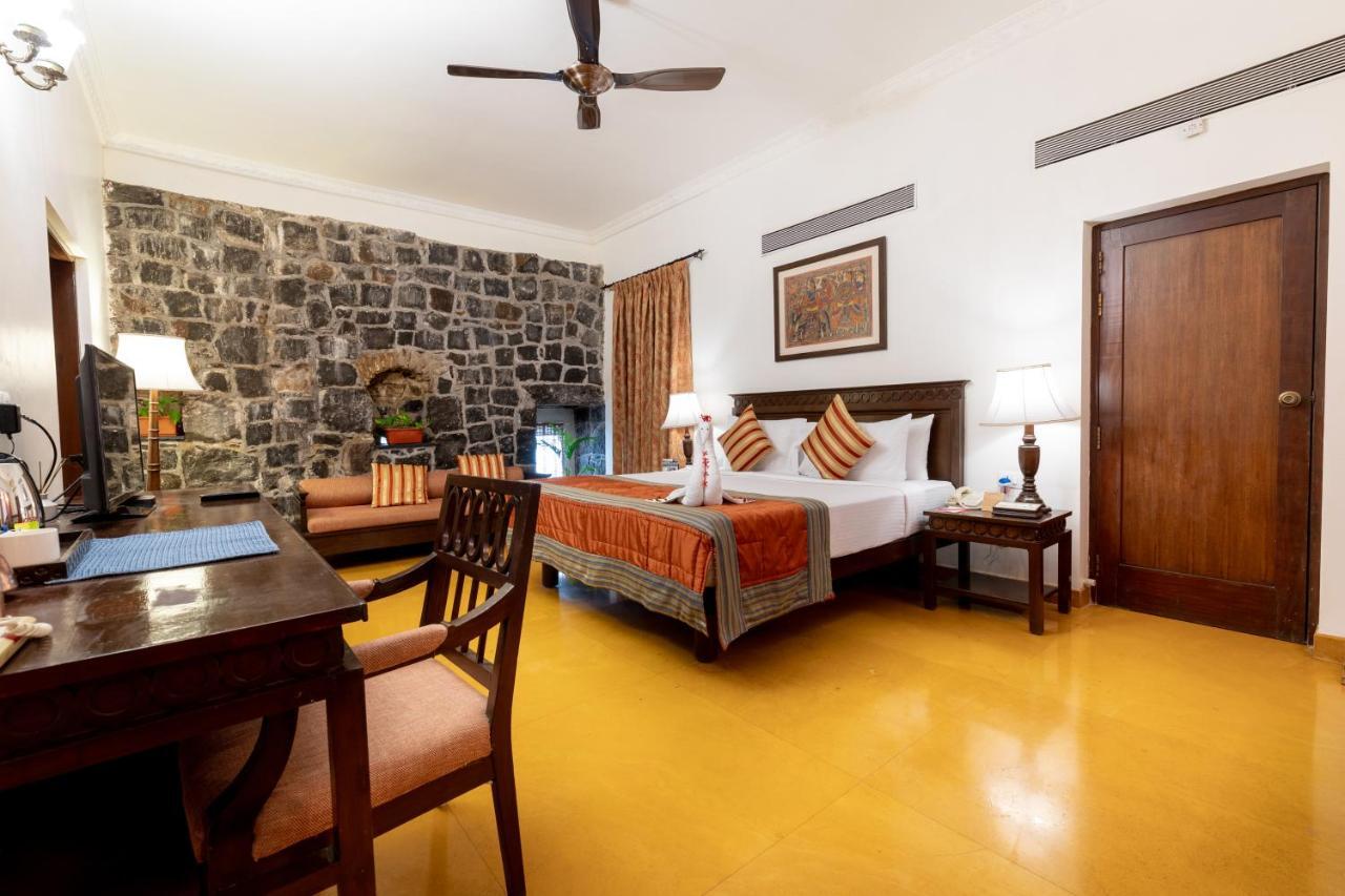 Fort Jadhavgadh -A Gadh Heritage Hotel Sasvad Eksteriør bilde