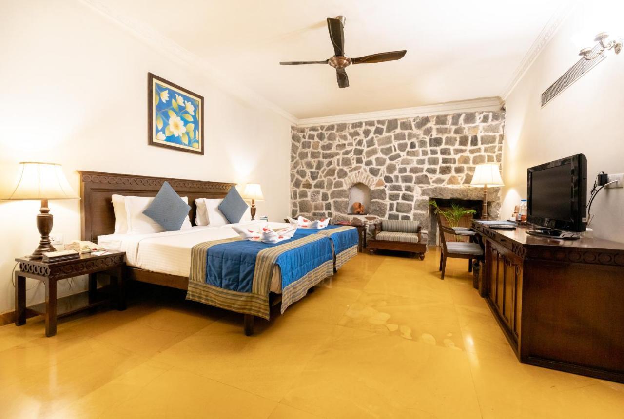 Fort Jadhavgadh -A Gadh Heritage Hotel Sasvad Eksteriør bilde